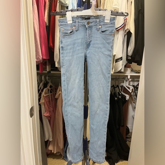 GAP Non-Ripped Straight Cut Light Wash Jeans Lightly Worn Size 0/25R - Picture 1 of 4